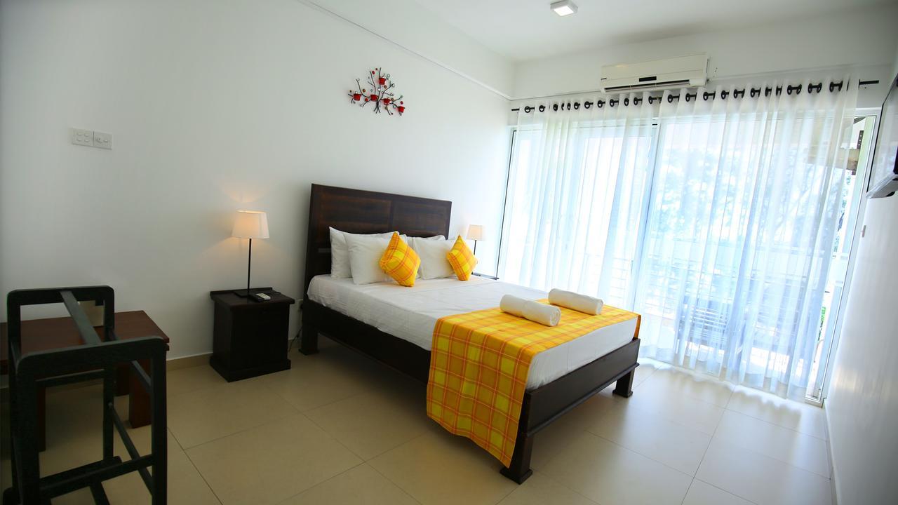 Hotel Twenty Two Binaweli Weligama Esterno foto