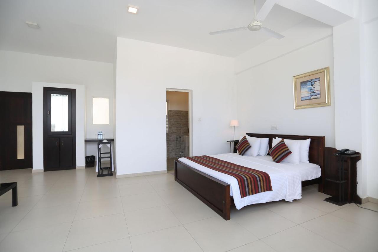 Hotel Twenty Two Binaweli Weligama Esterno foto