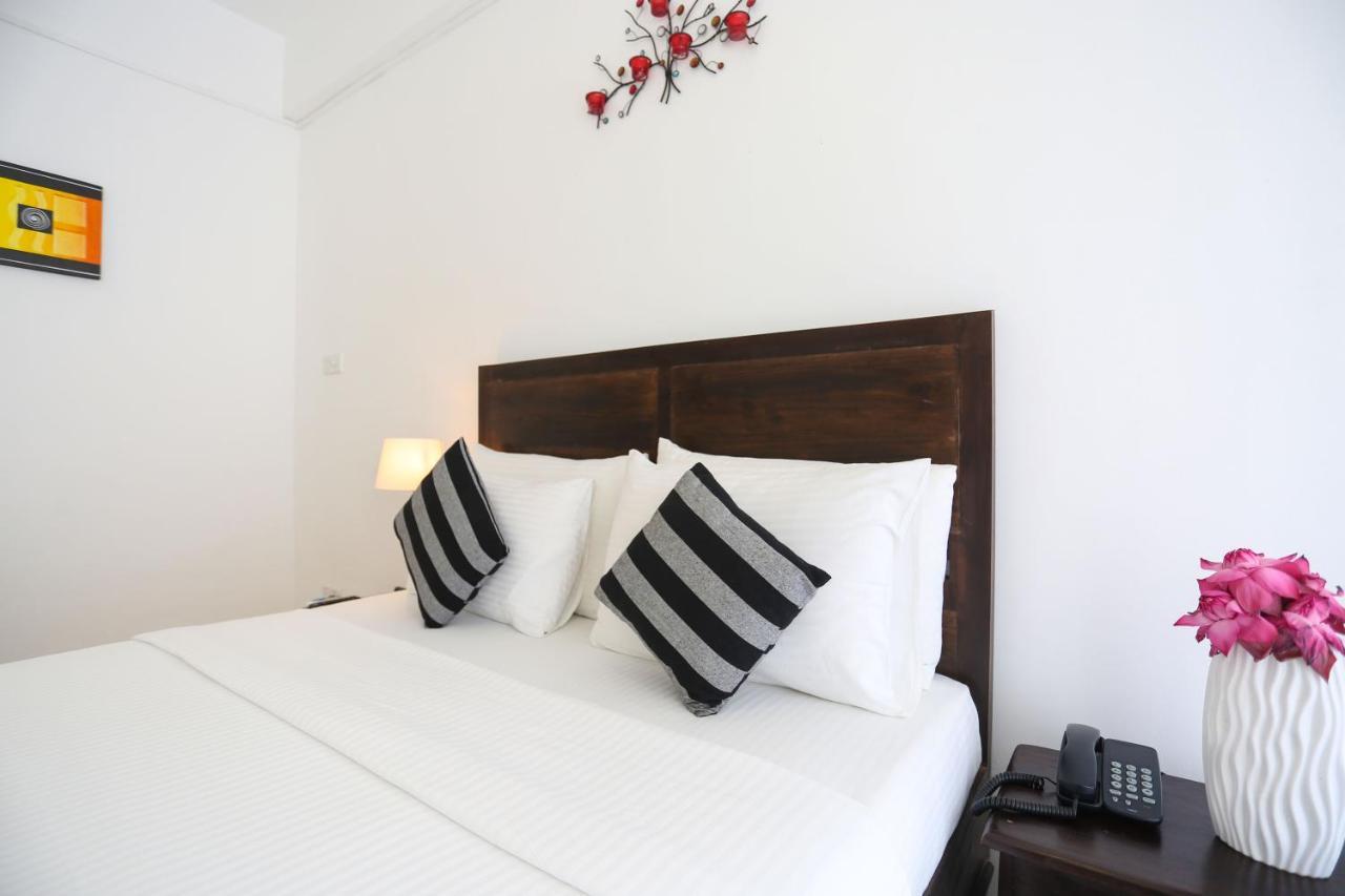 Hotel Twenty Two Binaweli Weligama Esterno foto
